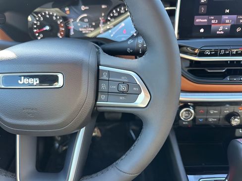 Used 2024 Jeep Compass Limited image 15