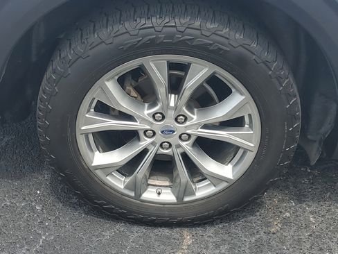 Used 2020 Ford Explorer XLT w/ Equipment Group 202A AWD/4WD image 7