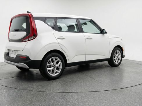 Used 2025 Kia Soul LX w/ LX Technology Package image 9