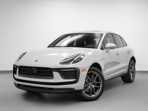 Certified 2026 Porsche Macan AWD/4WD image 1