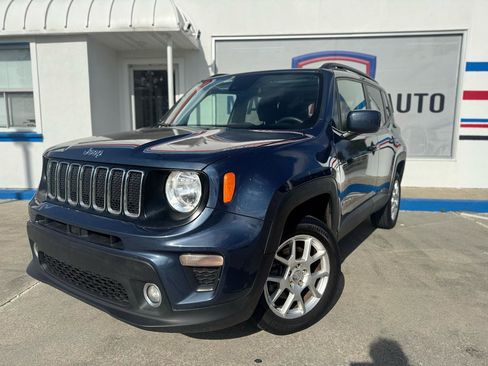 Used 2021 Jeep Renegade Latitude w/ Sun & Sound Group AWD/4WD image 3
