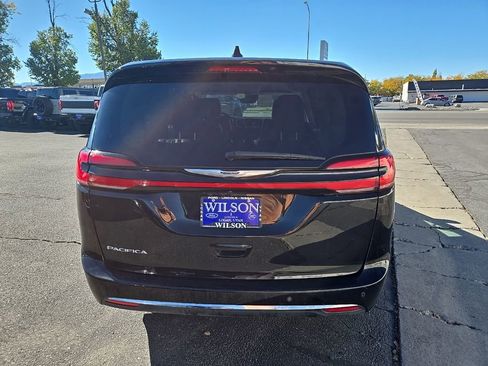 Used 2024 Chrysler Pacifica Touring-L image 6