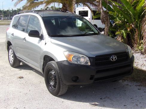 Used 2006 Toyota RAV4 2WD image 11