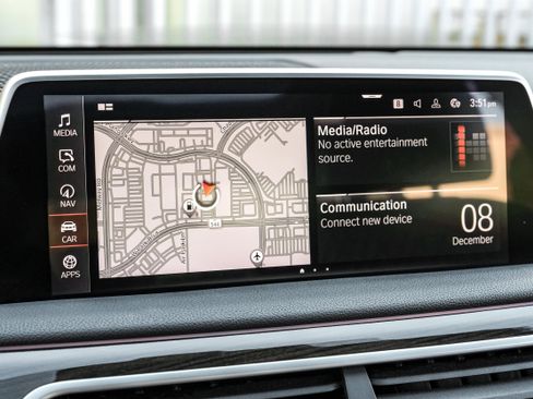 Used 2021 BMW 750i xDrive image 34