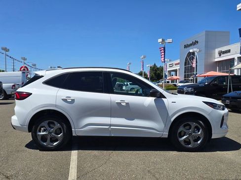 Used 2023 Ford Escape ST-Line AWD/4WD image 7