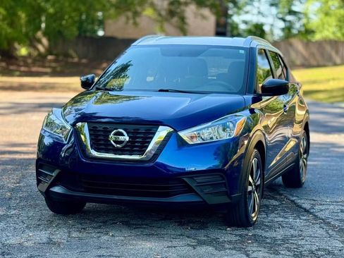 Used 2018 Nissan Kicks SV FWD image 1