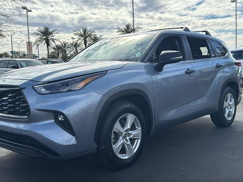 Certified 2023 Toyota Highlander LE image 3