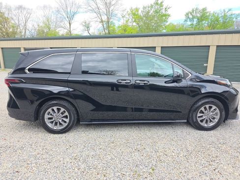 Certified 2025 Toyota Sienna XLE AWD/4WD image 7