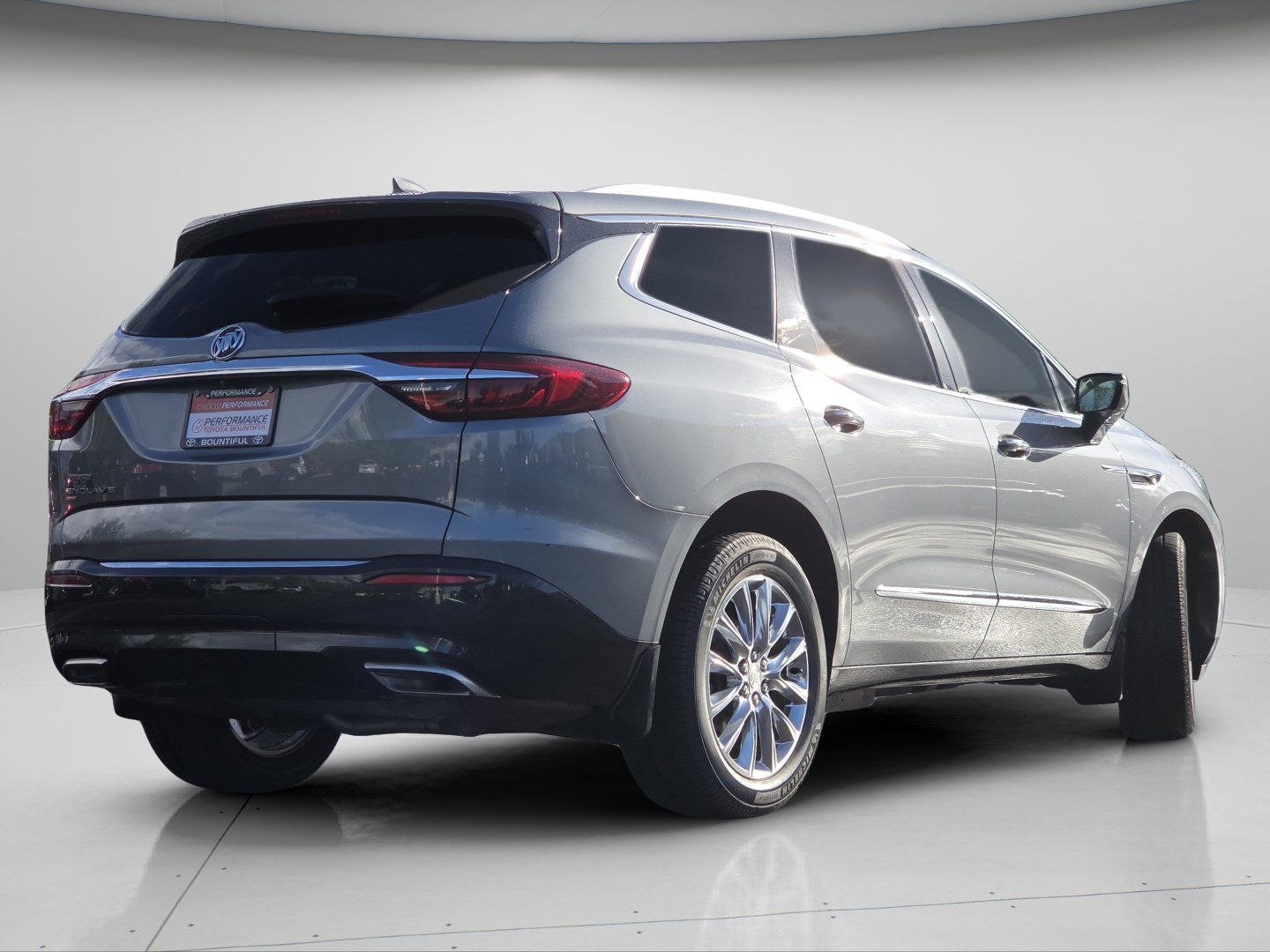 Used 2021 Buick Enclave Premium w/ Sun and Sites Package AWD/4WD image 25