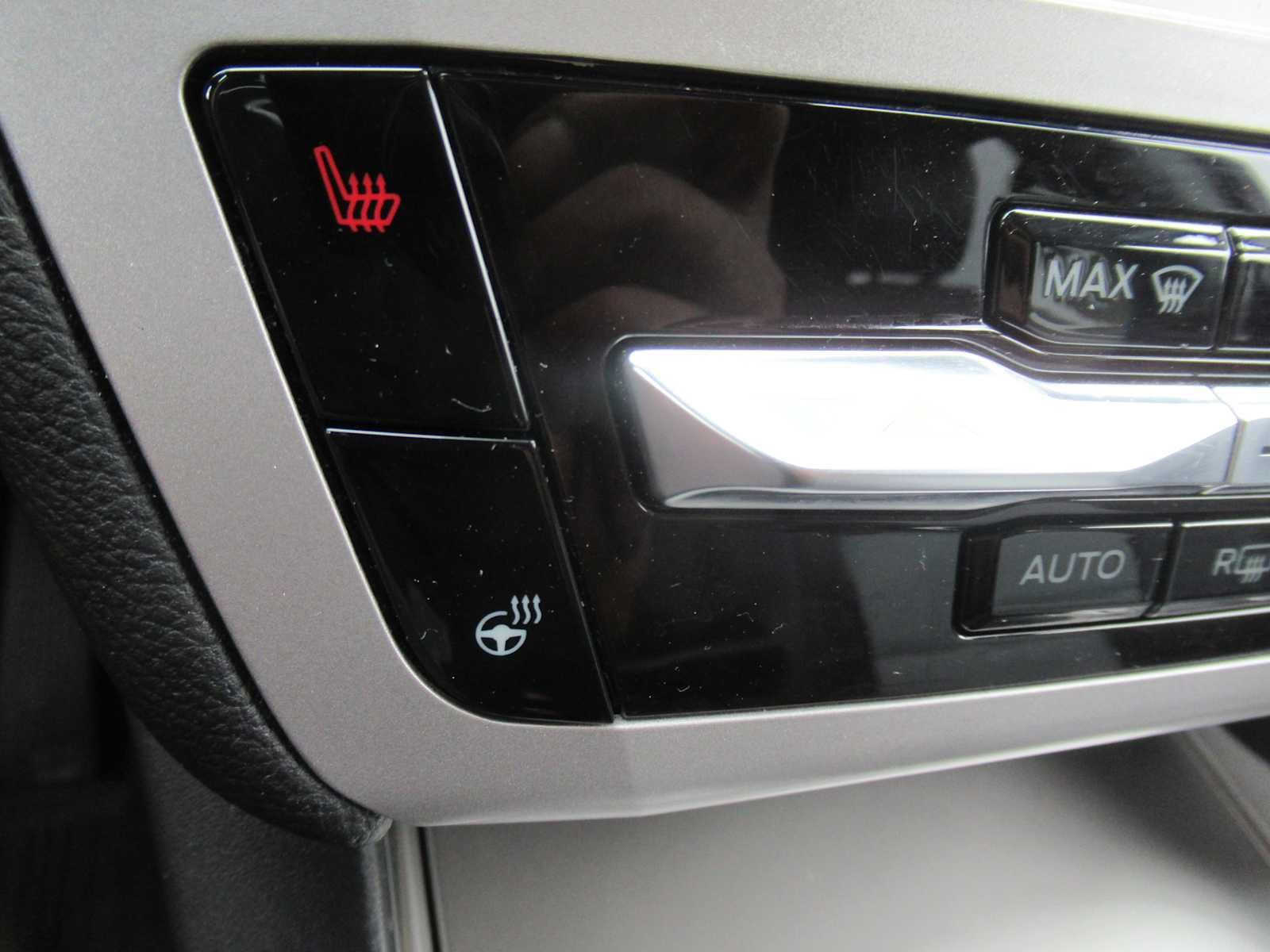 Used 2022 Ford Explorer XLT w/ Equipment Group 202A AWD/4WD image 28