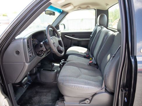 Used 2003 Chevrolet Silverado 2500 W/T w/ Snow Plow Prep Package AWD/4WD image 17