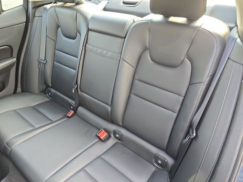 Used 2022 Volvo S60 B5 Momentum w/ Climate Package image 13