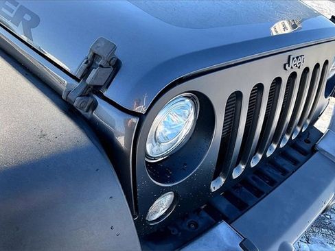 Used 2017 Jeep Wrangler Unlimited Freedom Edition image 32