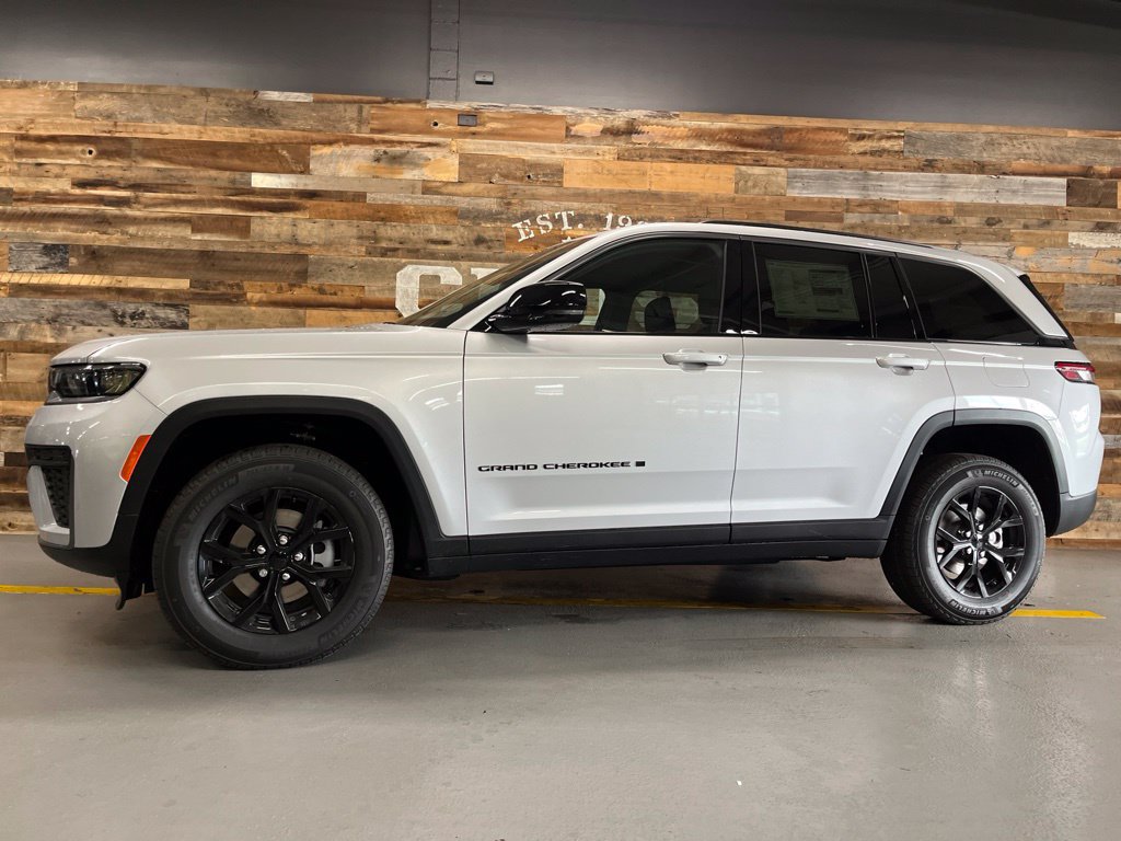 New 2026 Jeep Grand Cherokee Altitude AWD/4WD image 17