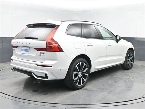 Used 2024 Volvo XC60 B5 Plus image 10