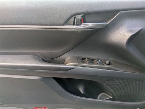 Used 2022 Toyota Camry SE w/ Cold Weather Package image 23