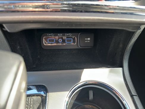 Used 2021 Jeep Grand Cherokee Laredo AWD/4WD image 16