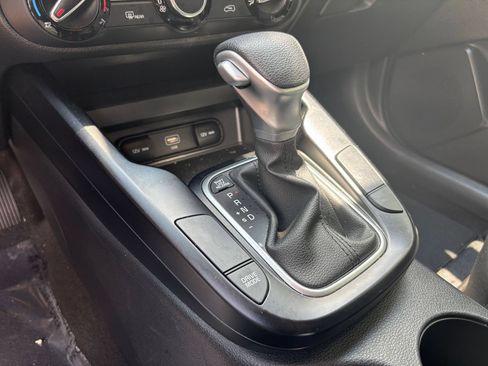 Used 2025 Kia Soul LX w/ LX Technology Package FWD image 36