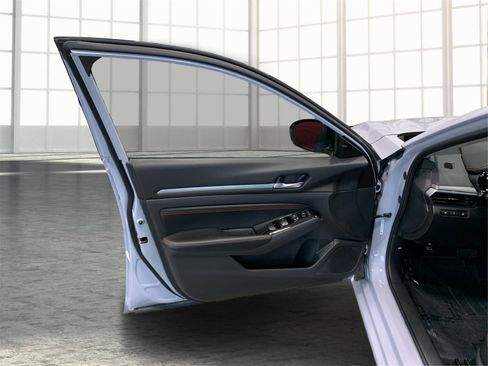 Used 2023 Nissan Altima 2.5 SR image 18