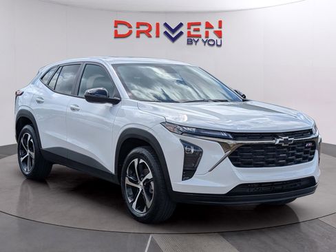 New 2026 Chevrolet Trax RS w/ Sunroof Package FWD image 7