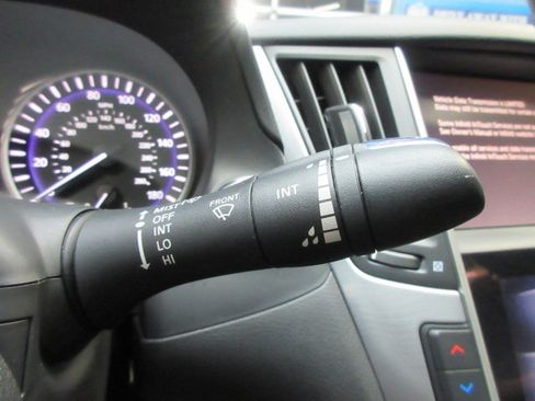 Used 2017 INFINITI Q60 2.0t image 24