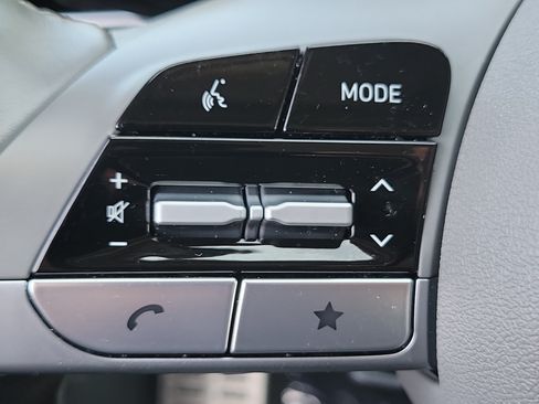 Certified 2025 Hyundai Elantra Sport FWD image 8