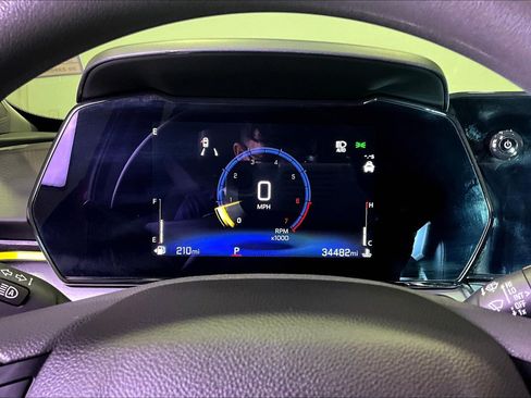 Used 2025 Chevrolet Trax LT FWD image 14