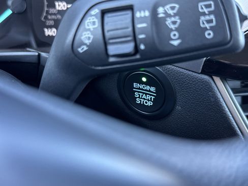 Used 2020 Ford Escape SE image 17