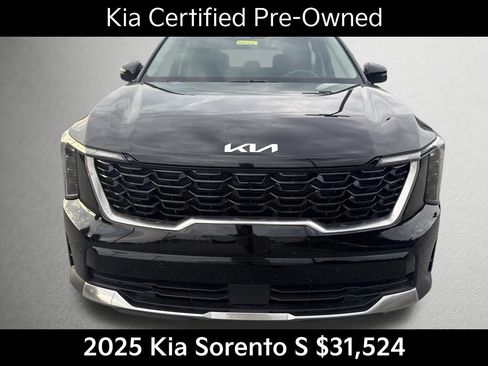 Certified 2025 Kia Sorento S FWD image 9