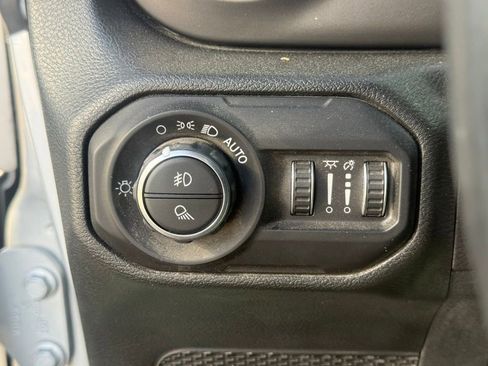 Used 2022 Jeep Gladiator Sport image 7