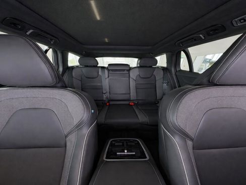 Used 2021 Volvo V60 T6 R-Design w/ Advanced Package FWD image 14