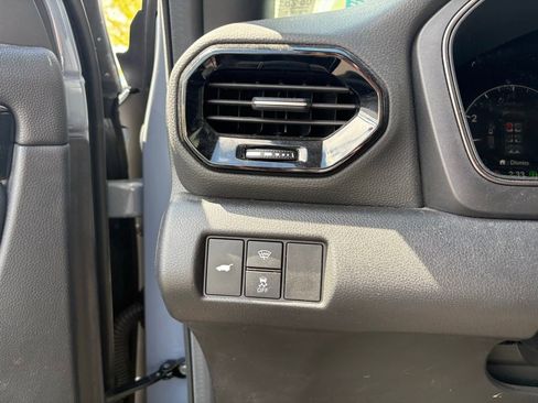 Used 2025 Honda Pilot TrailSport image 9