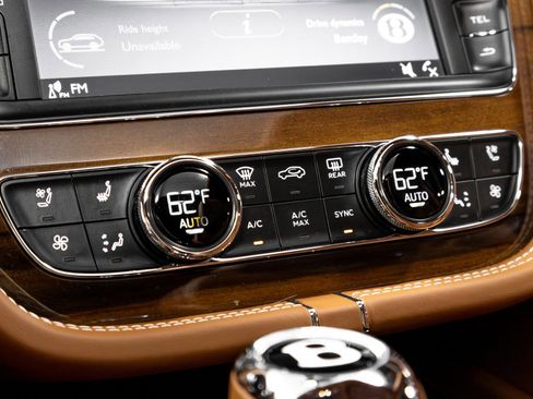 Used 2019 Bentley Bentayga image 63