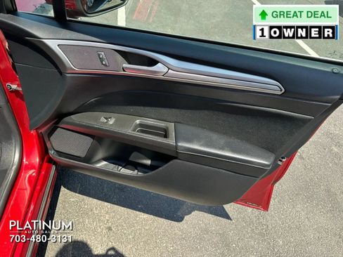 Used 2018 Ford Fusion SE w/ Fusion SE Technology Package FWD image 19