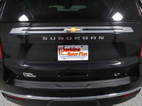 Used 2023 Chevrolet Suburban LT image 8