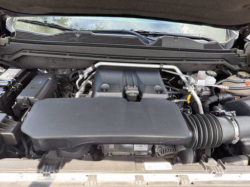 Used 2025 Chevrolet Colorado ZR2 w/ Technology Package AWD/4WD image 34