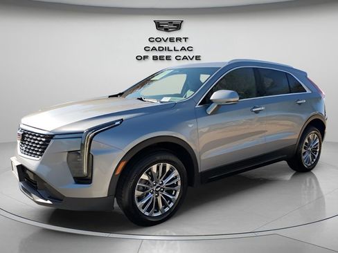 Used 2024 Cadillac XT4 Premium Luxury image 3
