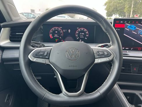 Certified 2026 Volkswagen Tiguan SE FWD image 19