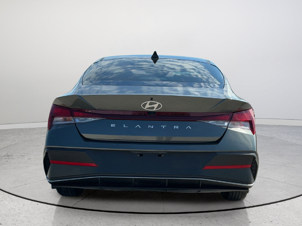 Used 2024 Hyundai Elantra SEL FWD image 5