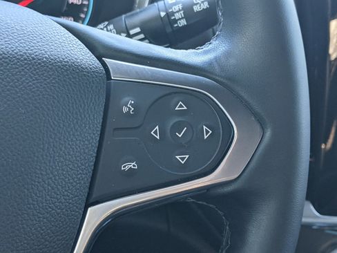 Used 2023 Chevrolet Traverse LT image 23