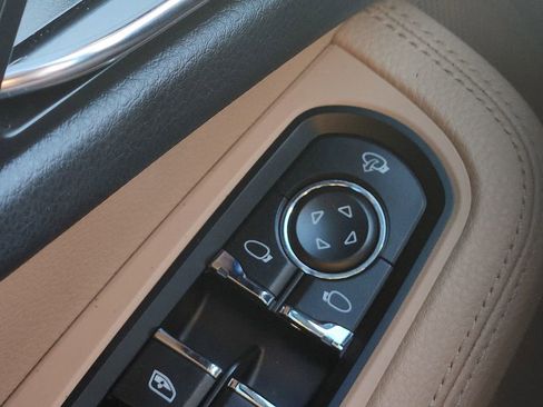 Certified 2025 Porsche Macan image 26