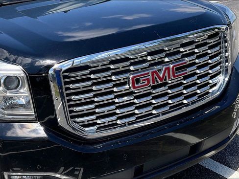 Used 2018 GMC Yukon Denali w/ Open Road Package AWD/4WD image 28