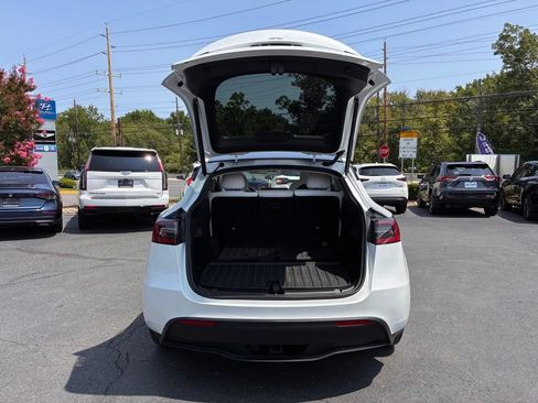 Used 2024 Tesla Model Y Long Range AWD/4WD image 11
