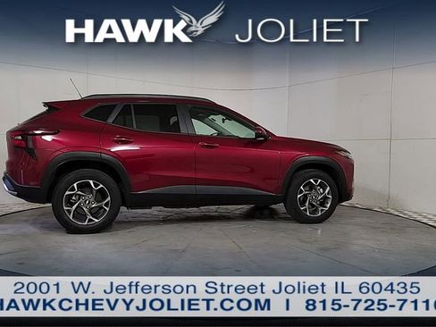 Used 2025 Chevrolet Trax LT w/ LT Convenience Package FWD image 9