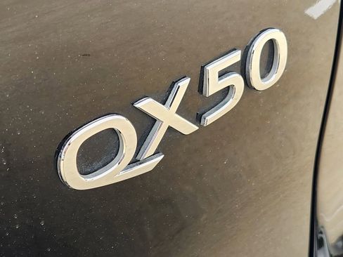 Used 2023 INFINITI QX50 Luxe AWD/4WD image 12