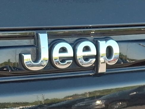 Used 2023 Jeep Grand Cherokee Overland w/ Luxury Tech Group IV image 37