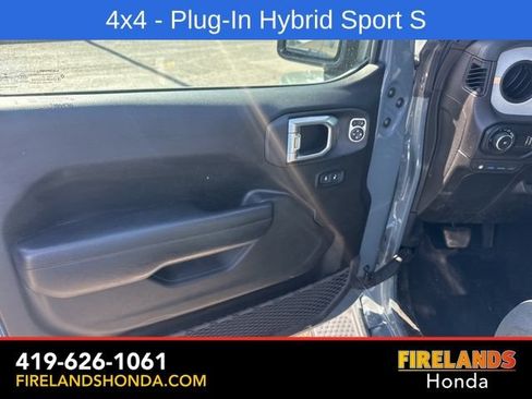 Used 2024 Jeep Wrangler Unlimited w/ Convenience Group AWD/4WD image 15