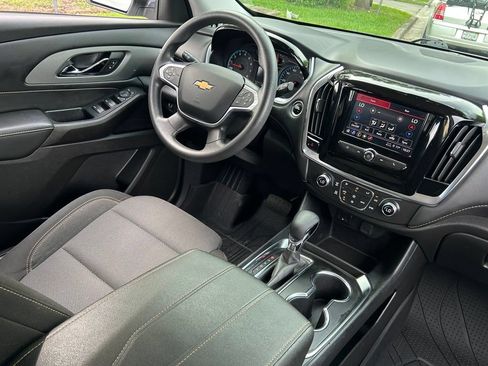 Used 2021 Chevrolet Traverse LS FWD image 10