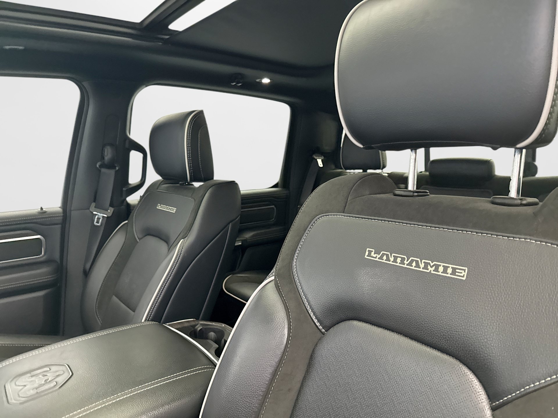 Used 2025 RAM 1500 Laramie w/ Night Edition AWD/4WD image 9