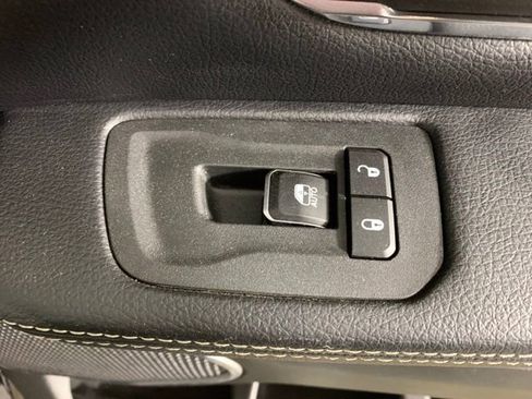 Used 2025 RAM 1500 Laramie AWD/4WD image 33